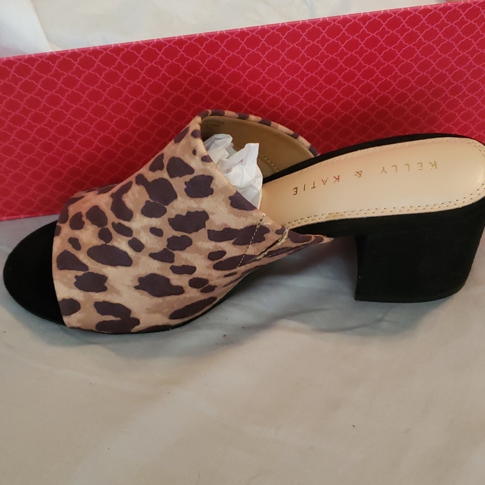 Kelly & Katie Borea Sandal NIB sz 6.5